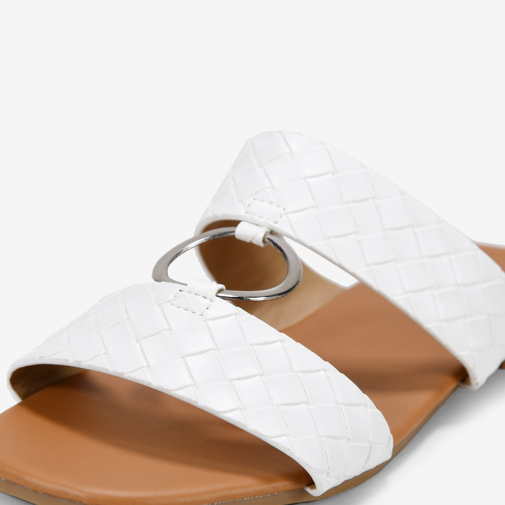 Sandalias blancas con trenzado