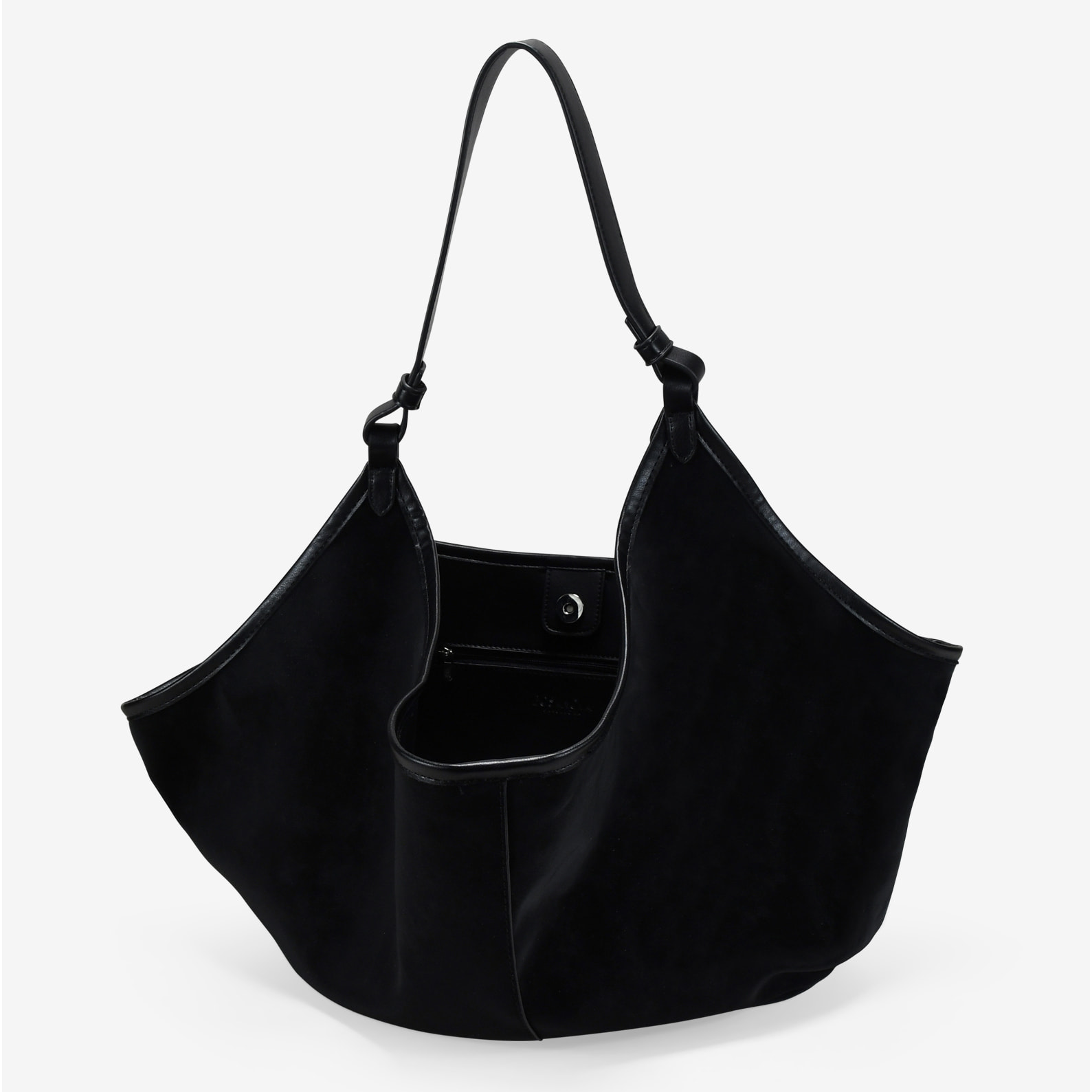 Bolso de hombro negro con cierre de imán