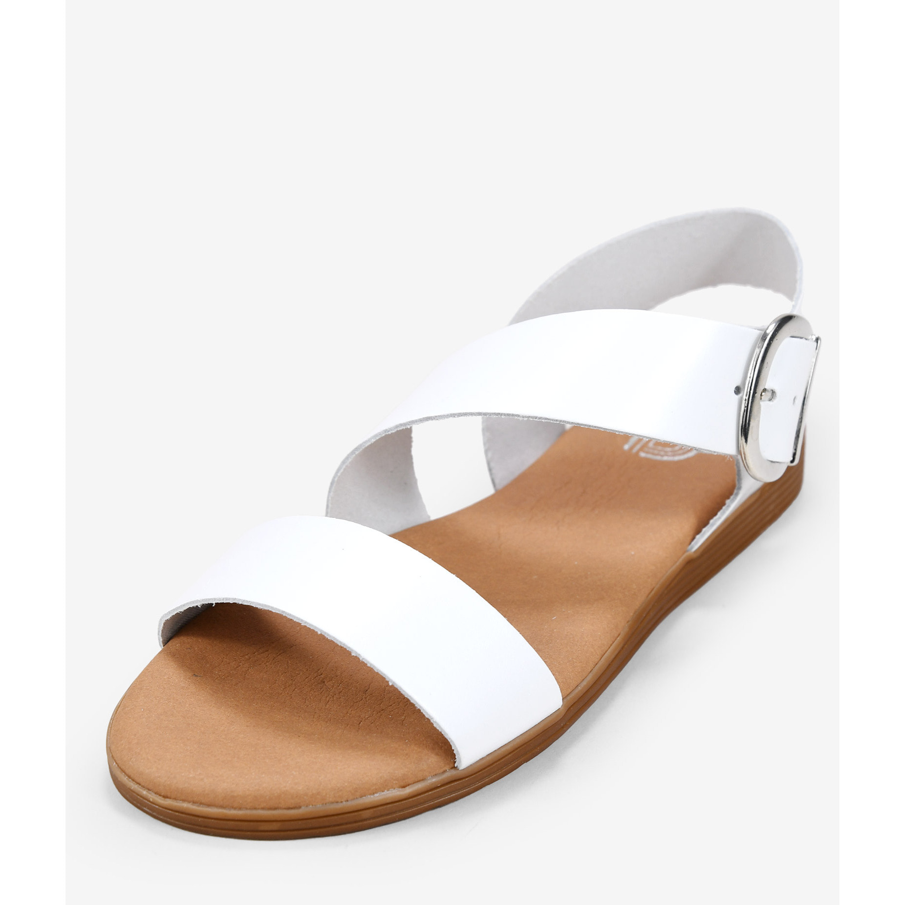 Sandalias blancas en piel con hebilla