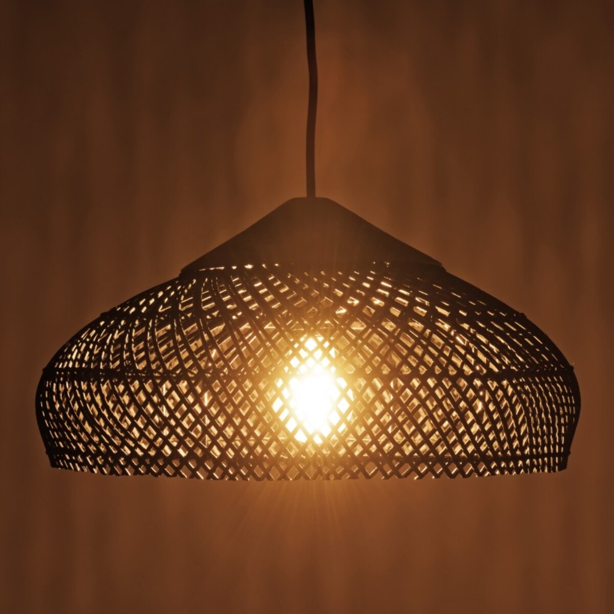 SIXTINE - Suspension 40x40cm en rotin couleur noire et teck recyclé