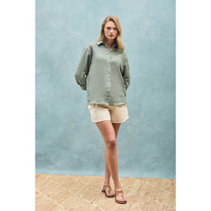 Camicia verde militare in lino tinta in capo con monogramma ricamato