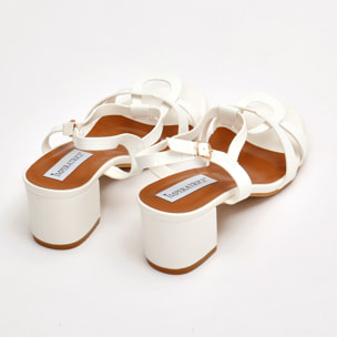 Sandali in simil pelle con tacco comodo