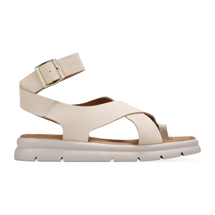 Sandalias de dedo blancas en piel con hebilla
