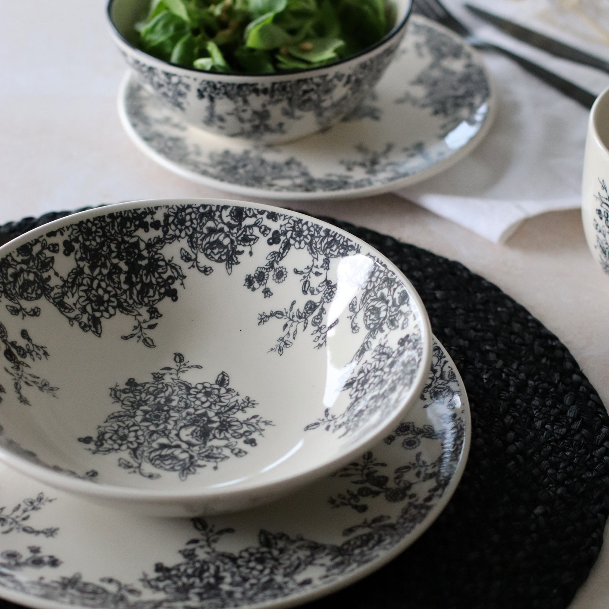 Lot de 6 assiettes creuses en grès décor fleuri noir 20,5cm FLORALI