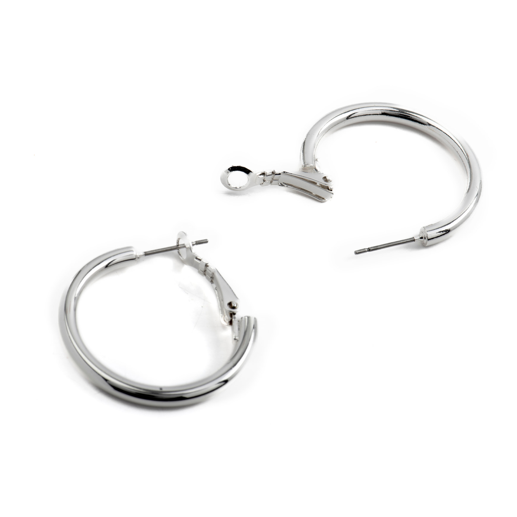Pendientes de 30mm de diámetro acabados en rodio