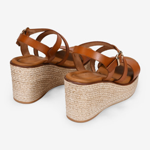 Sandalias marrones en piel con cuña
