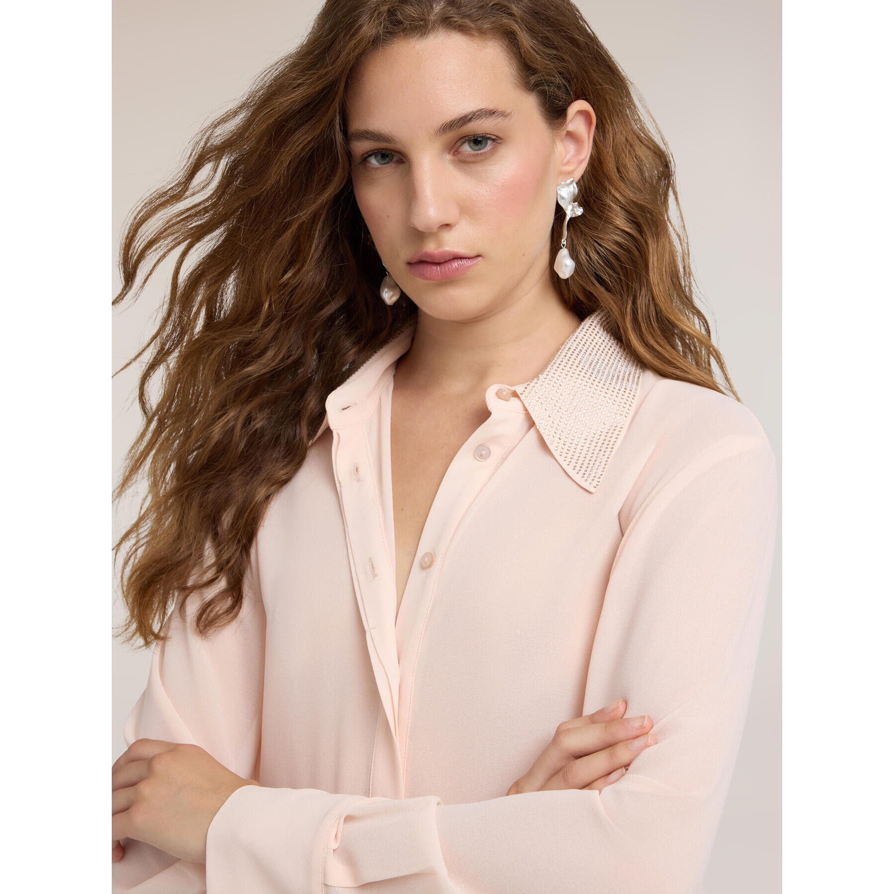 Motivi - Camicia in georgette con colletto e cravatta di strass - Rosa