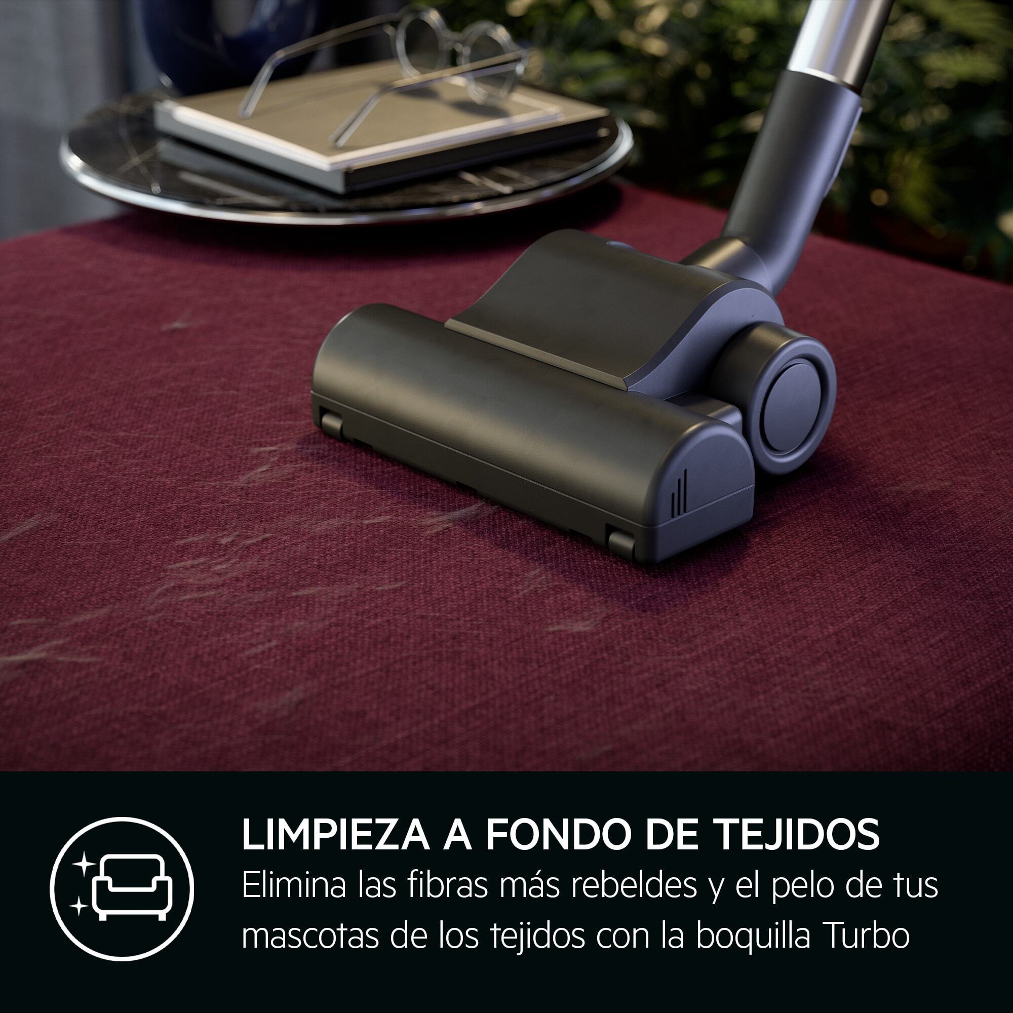 AEG Aspiradora con bolsa 6000 de 750 W y 73 dB(A) AB61H6SW | Reacondicionado