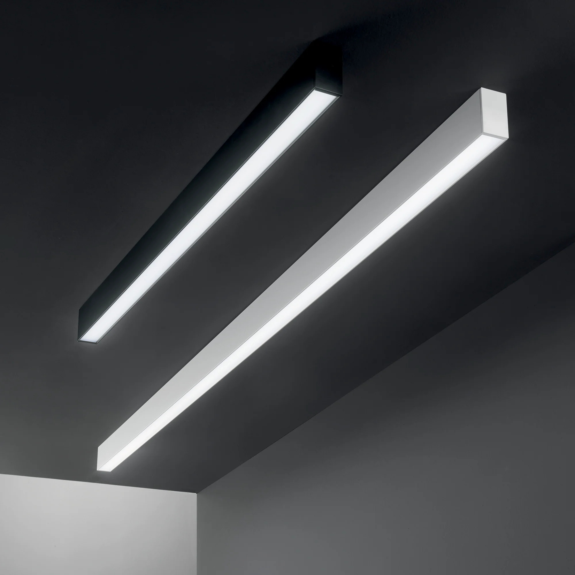 Barra LED a sospensione in alluminio nero 26W 3000K (luce calda) 1 mt.