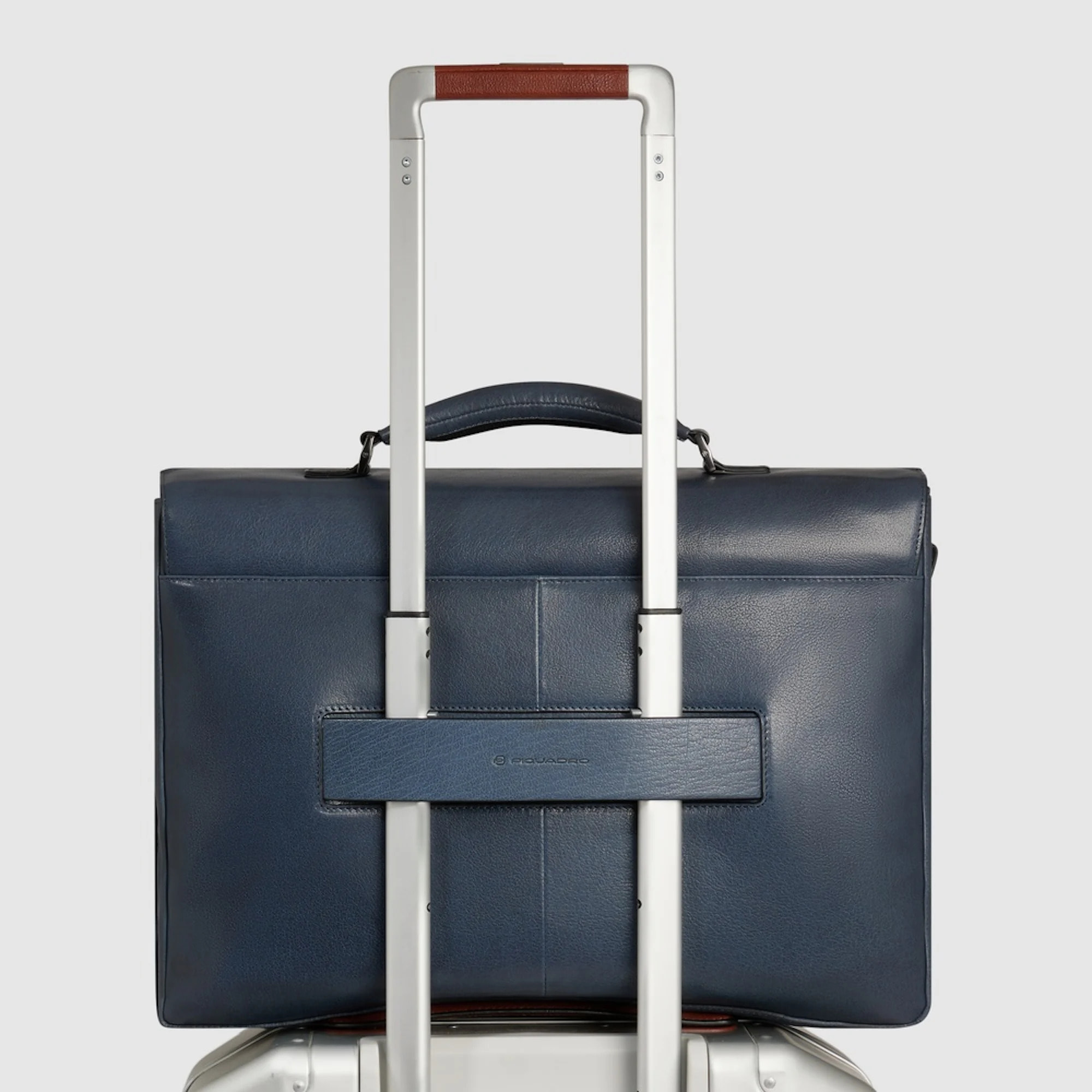 Piquadro Ventiquattrore in pelle porta pc e iPad® con tasca per AirPods®, protezioni antiurto e RFID