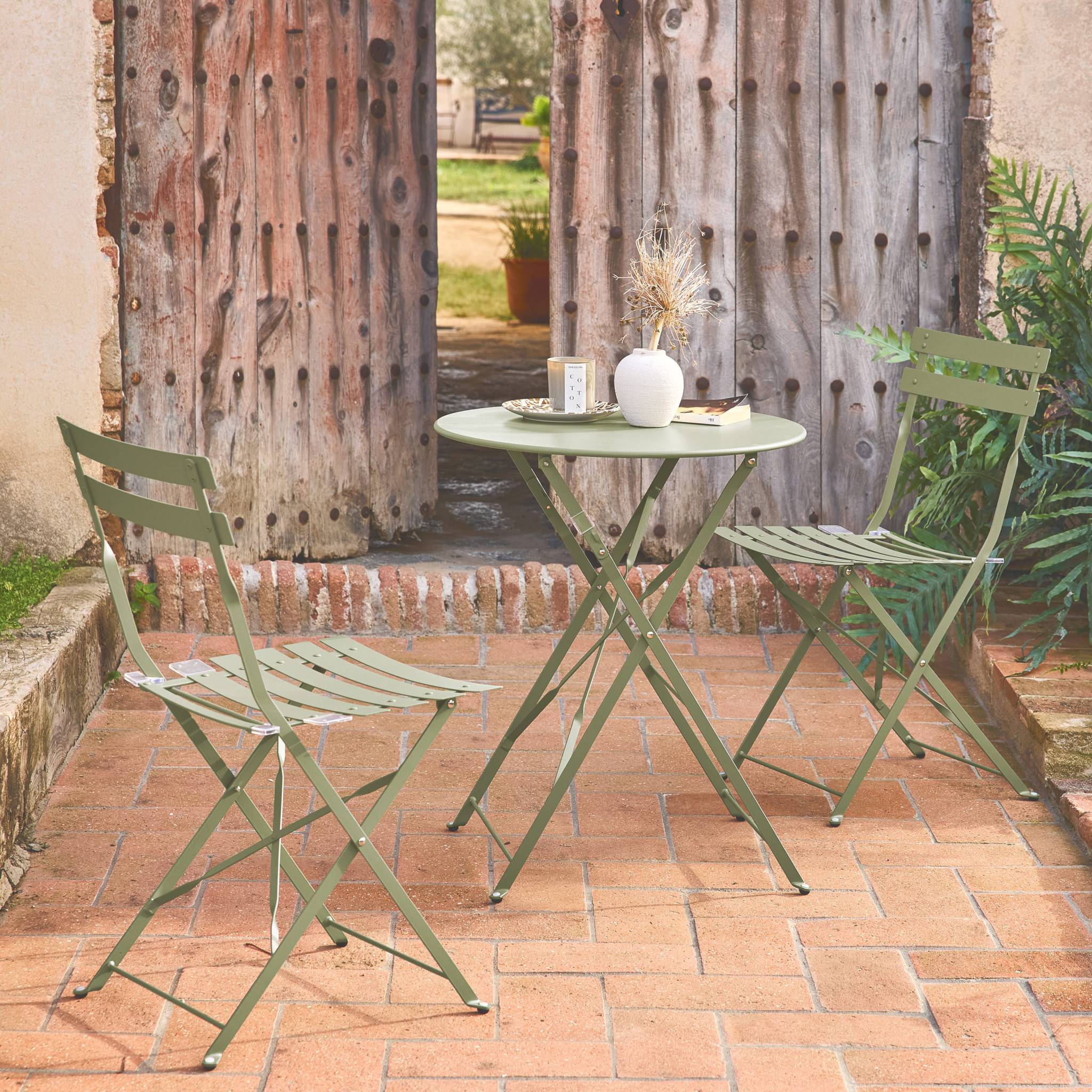 Table de jardin bistrot pliante métal + 2 assises vert de gris Ø60 x 70cm. acier thermolaqué