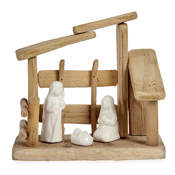 Nacimento de madera con 3 figuritas.