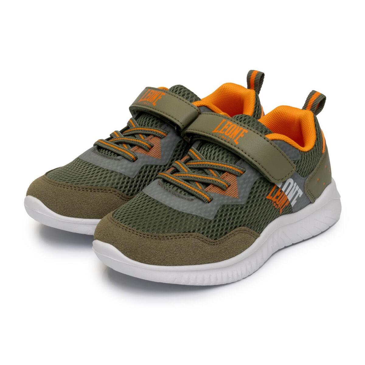 Zapatos para niños con lunares en preescolar