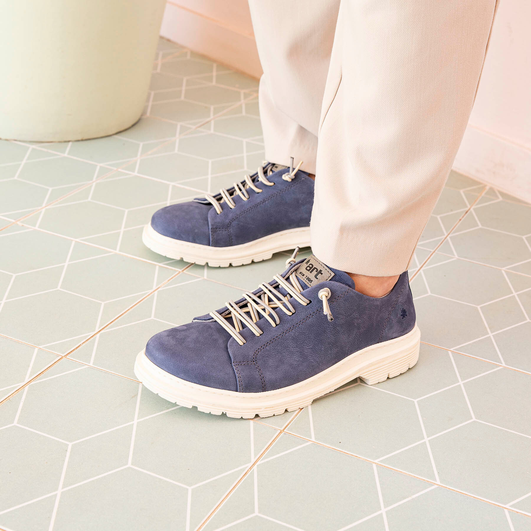 Zapatos 1897 NOBUCK KARAMEL/ BIRMINGHAM color Karamel