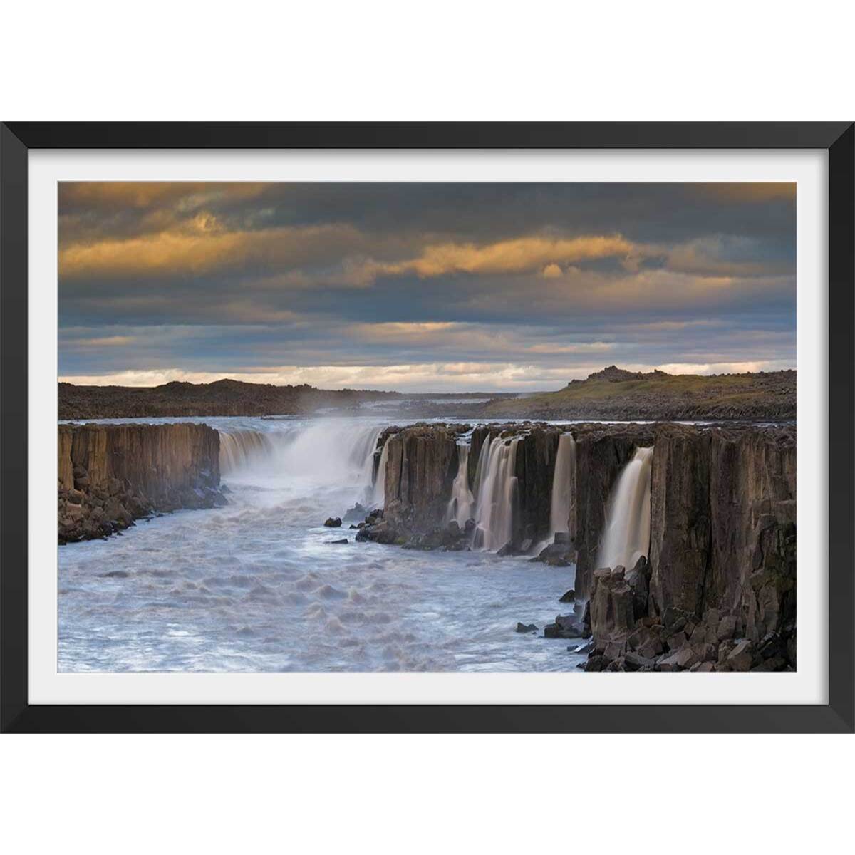 Affiche Chute d'eau by night Affiche + cadre en bois - Noir