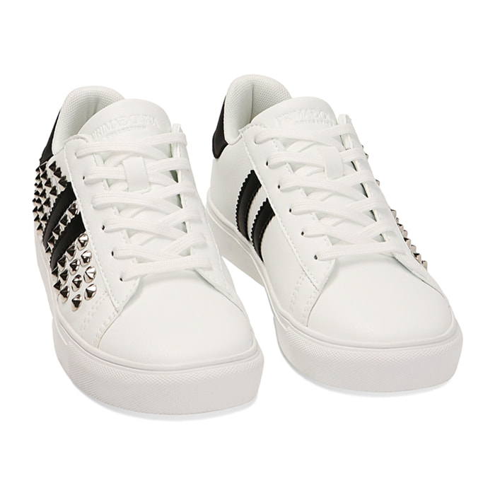 Sneakers bianco con borchie