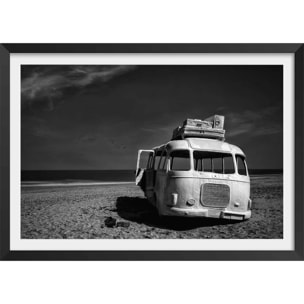 Affiche beached bus Affiche + cadre en bois - Noir