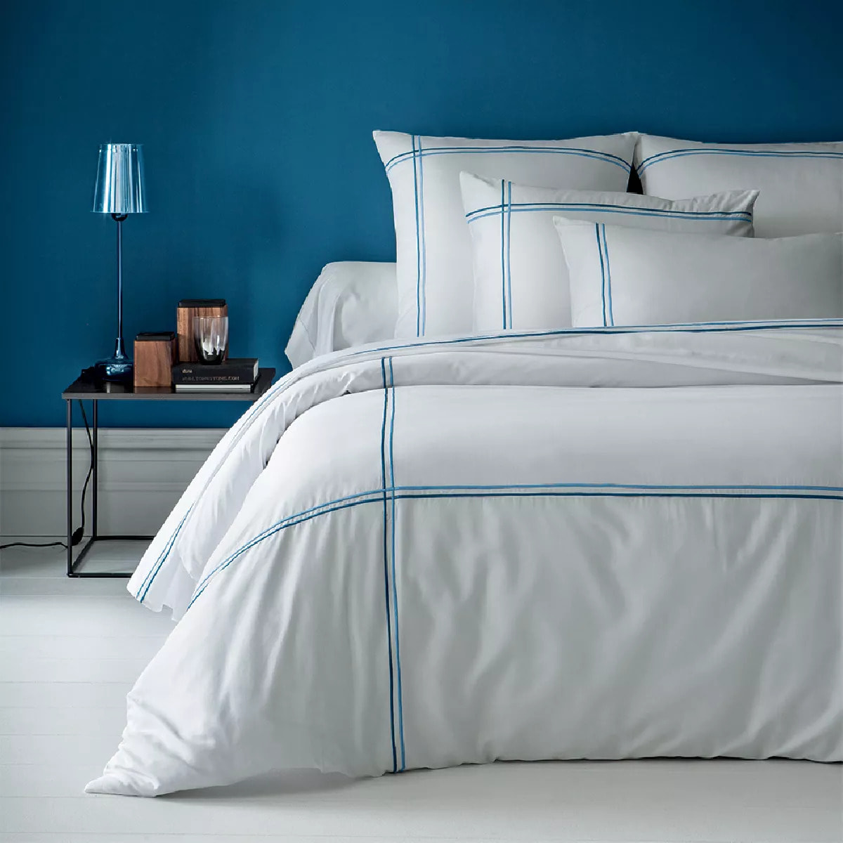 Drap plat satin de coton jeu d'unis blanc Palais chic navy