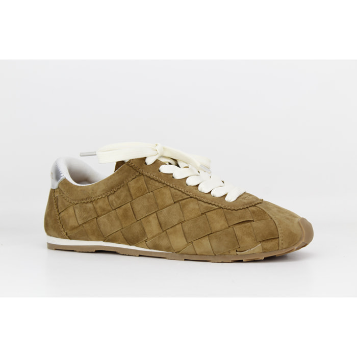 Deportivas en camel.