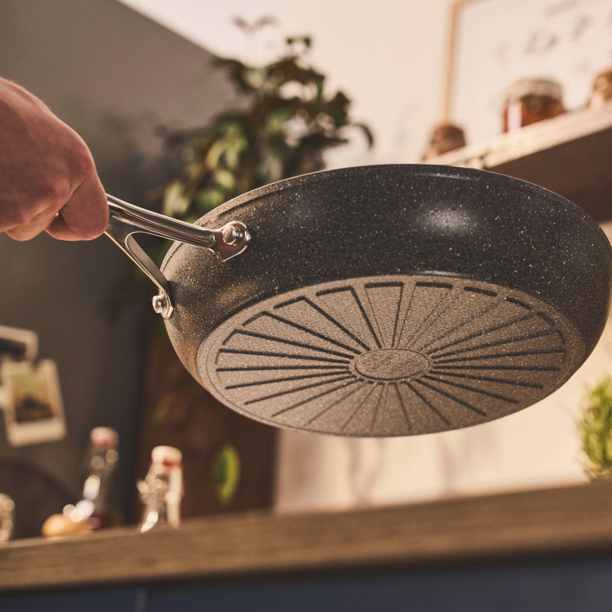 Poêle, 28 cm, Aluminium, Revêtement antiadhésif en céramique renforcée en titane