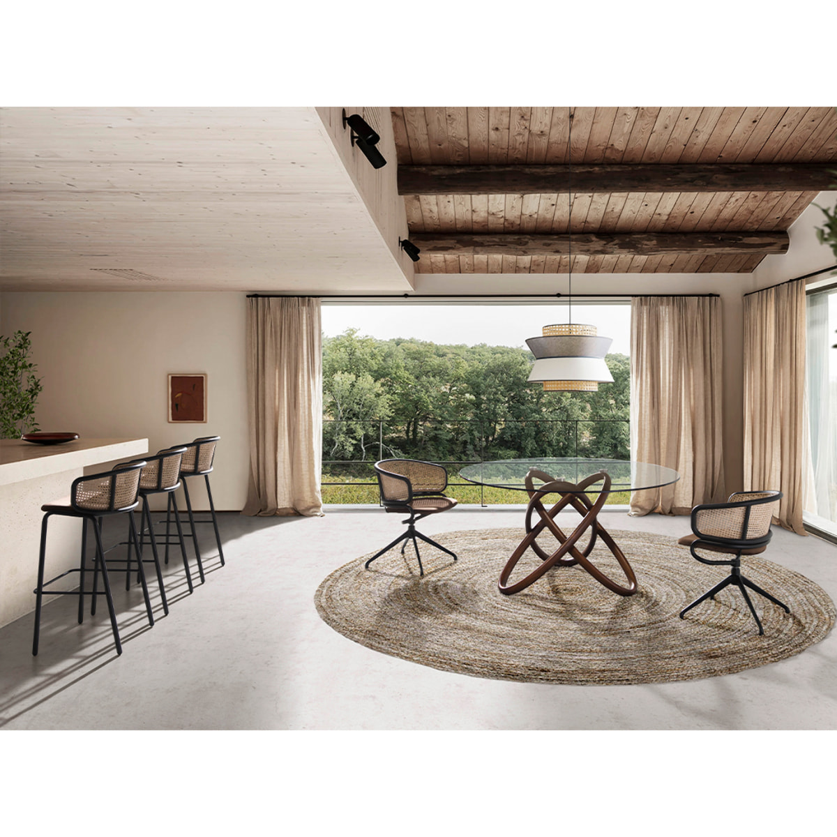 Taburete con reposabrazos tapizado en tela aterciopelada en marrón y respaldo de rattán en natural con estructura y patas en acero inoxidable negro 51x50x95cm