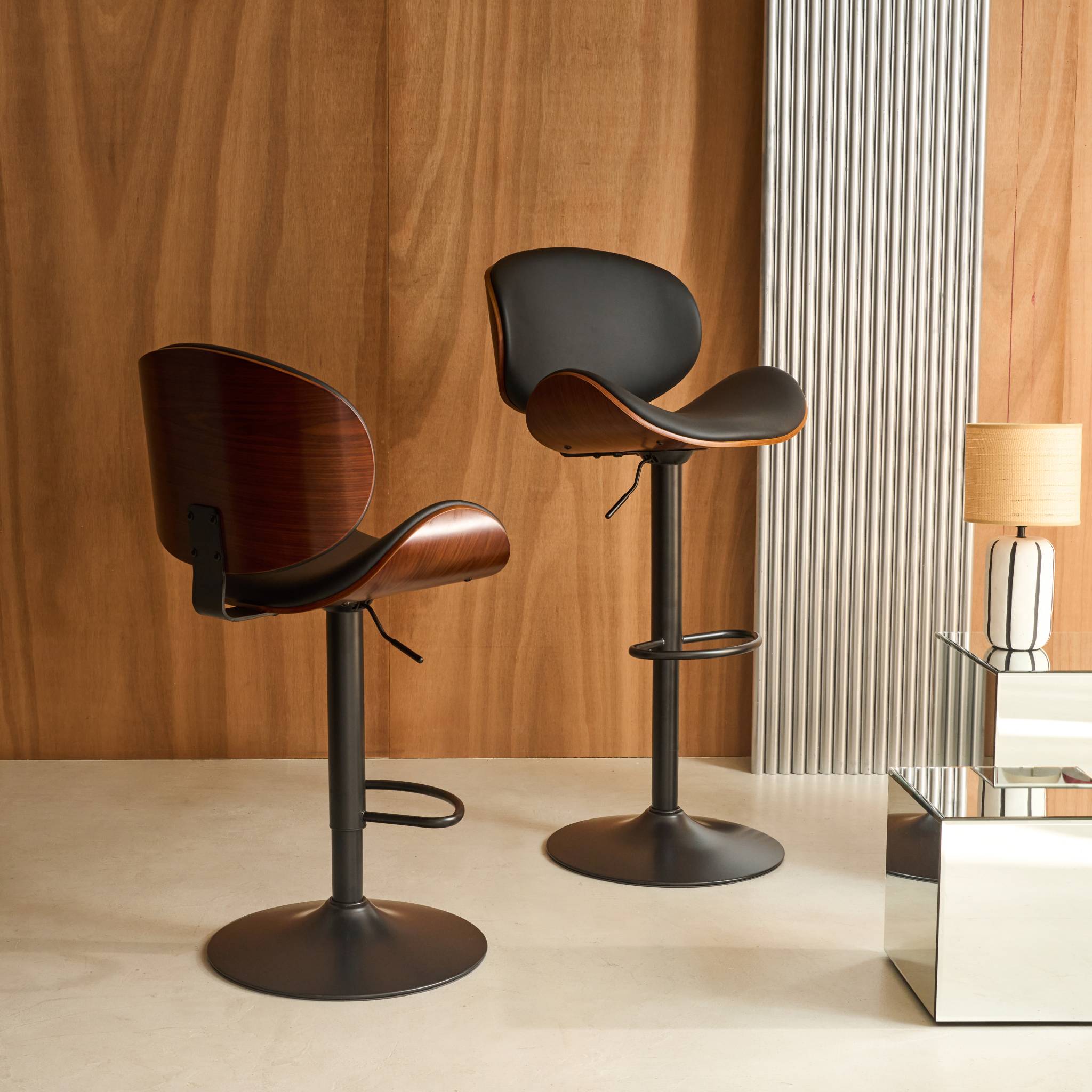 Lot de 2 tabourets de bar réglable décor bois courbé et simili cuir noyer et noir - L 53  P 51 x H 95-116cm - Dwight