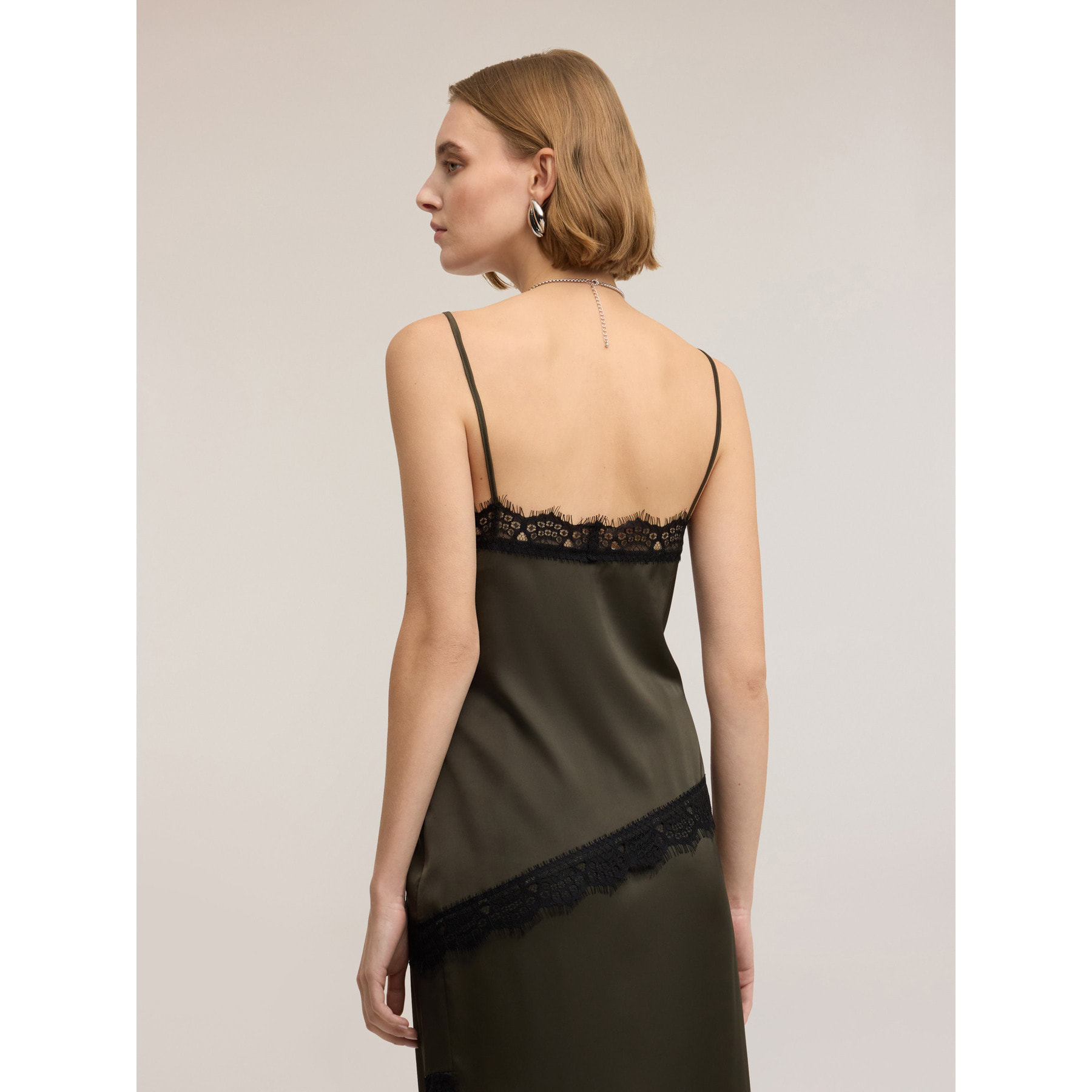 Motivi - Top asimétrico en raso con encaje - Verde militare