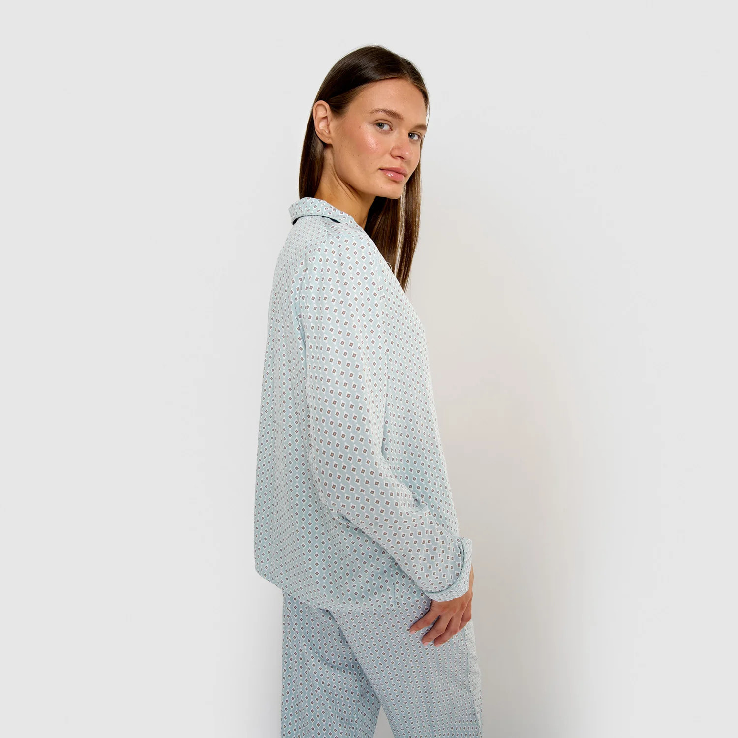 Pijama largo camisero viscosa sassy celeste