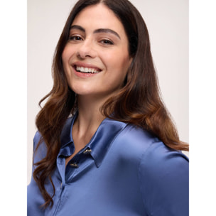 Fiorella Rubino - Blusa in raso stretch con bottoni gioiello - Azzurro