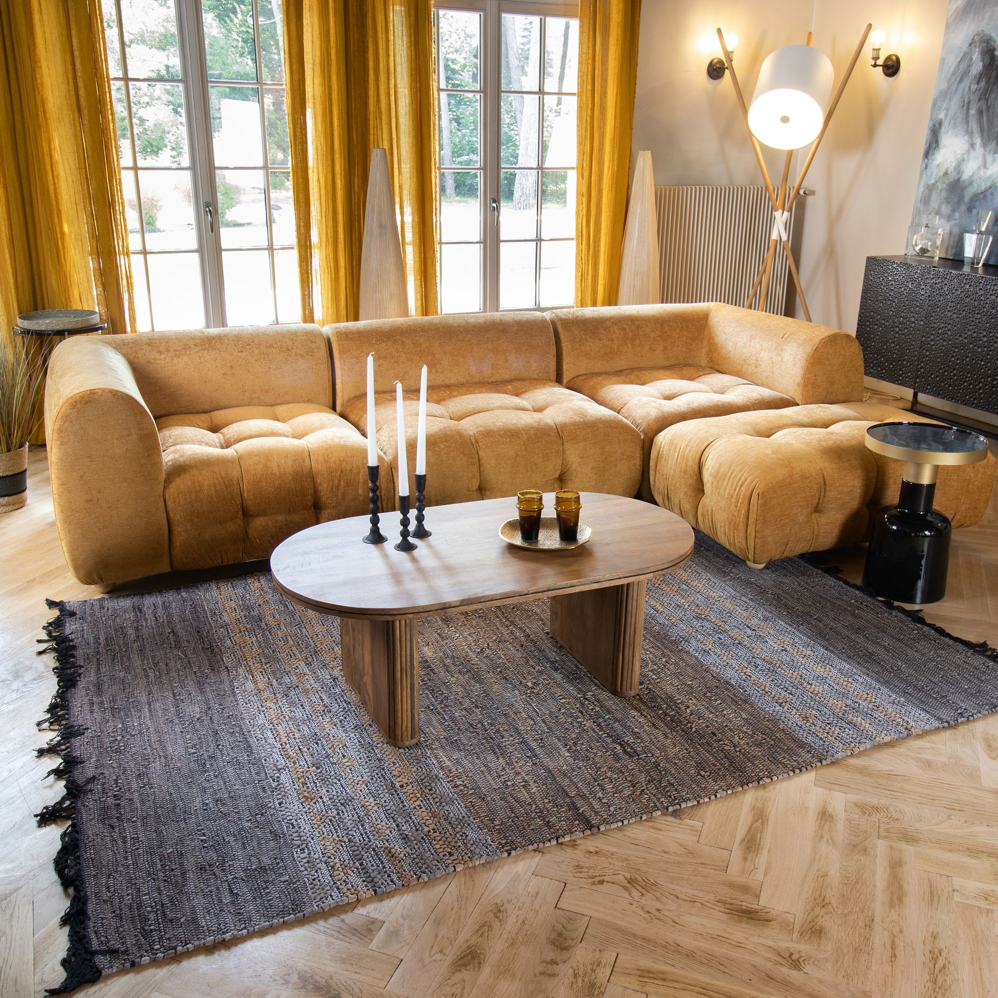 Canapé 4 places en velours ocre TWIGGY
