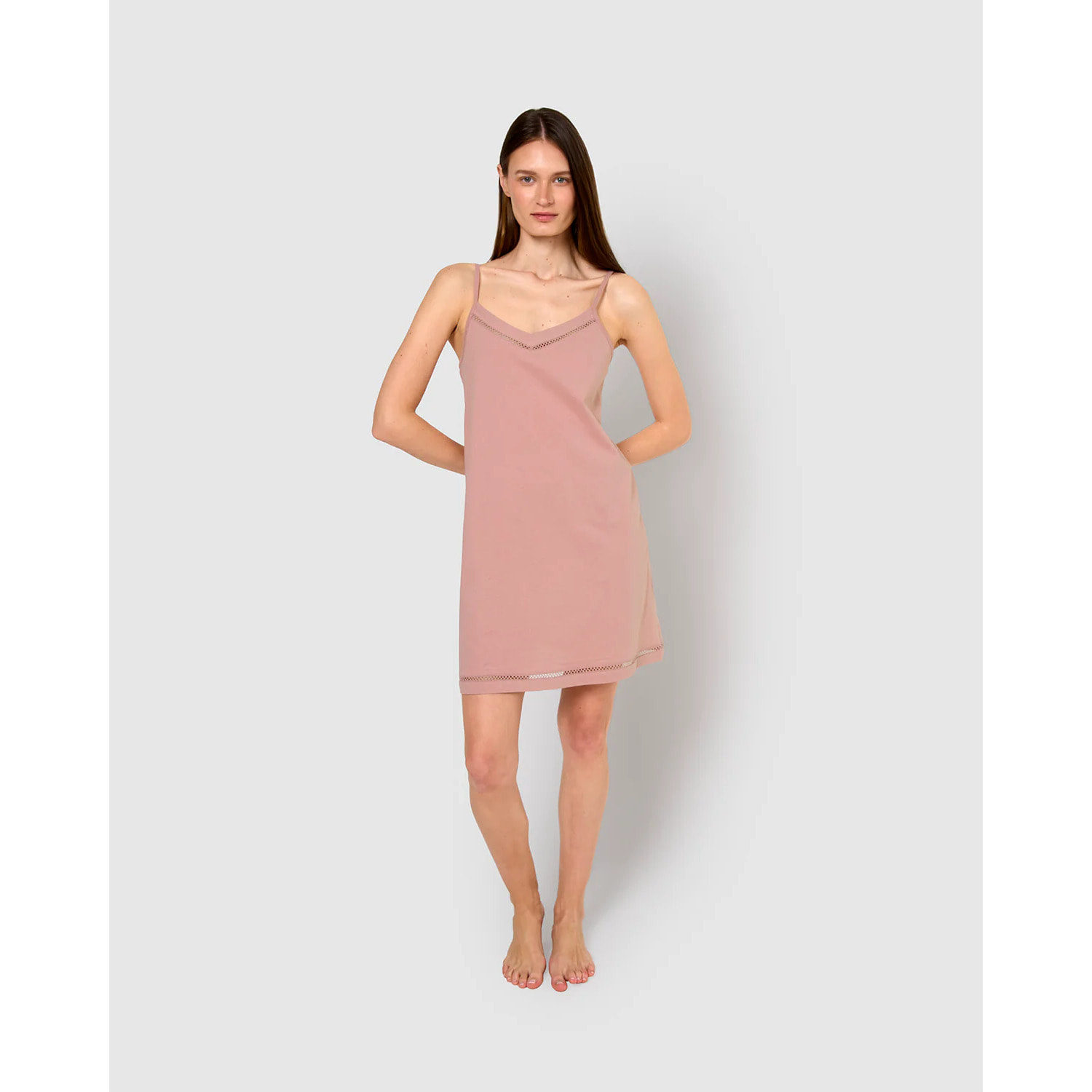 Camisón corto tirantes vainica rosa