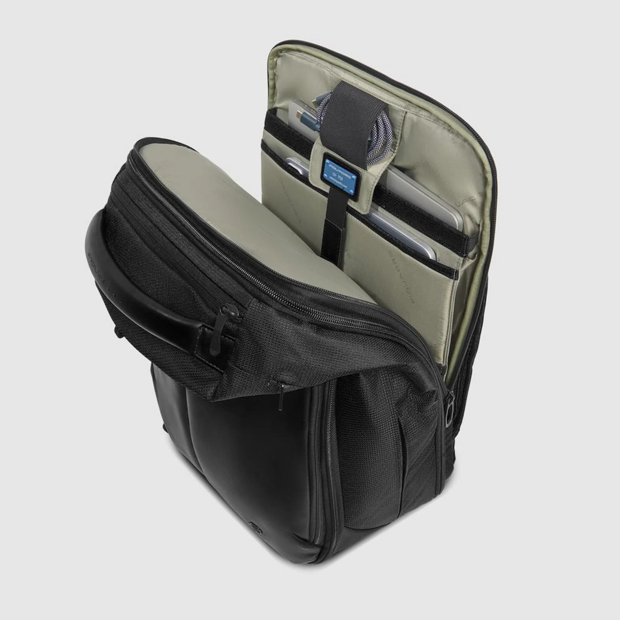 Piquadro Zaino da viaggio per PC e iPad®Pro 12,9 in tessuto riciclato e pelle, compatibile con Easyjet