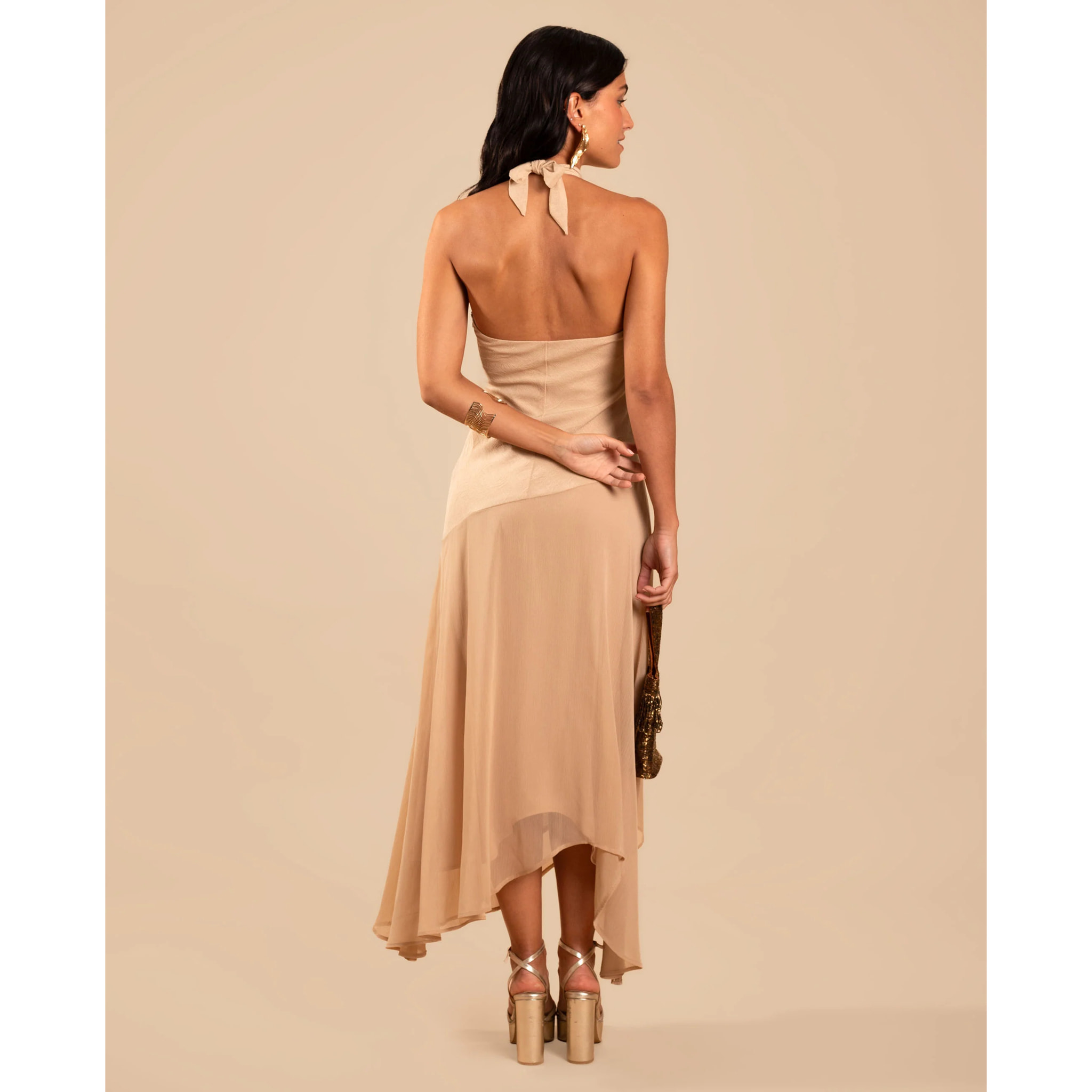 Vestido midi asimétrico con cuello halter