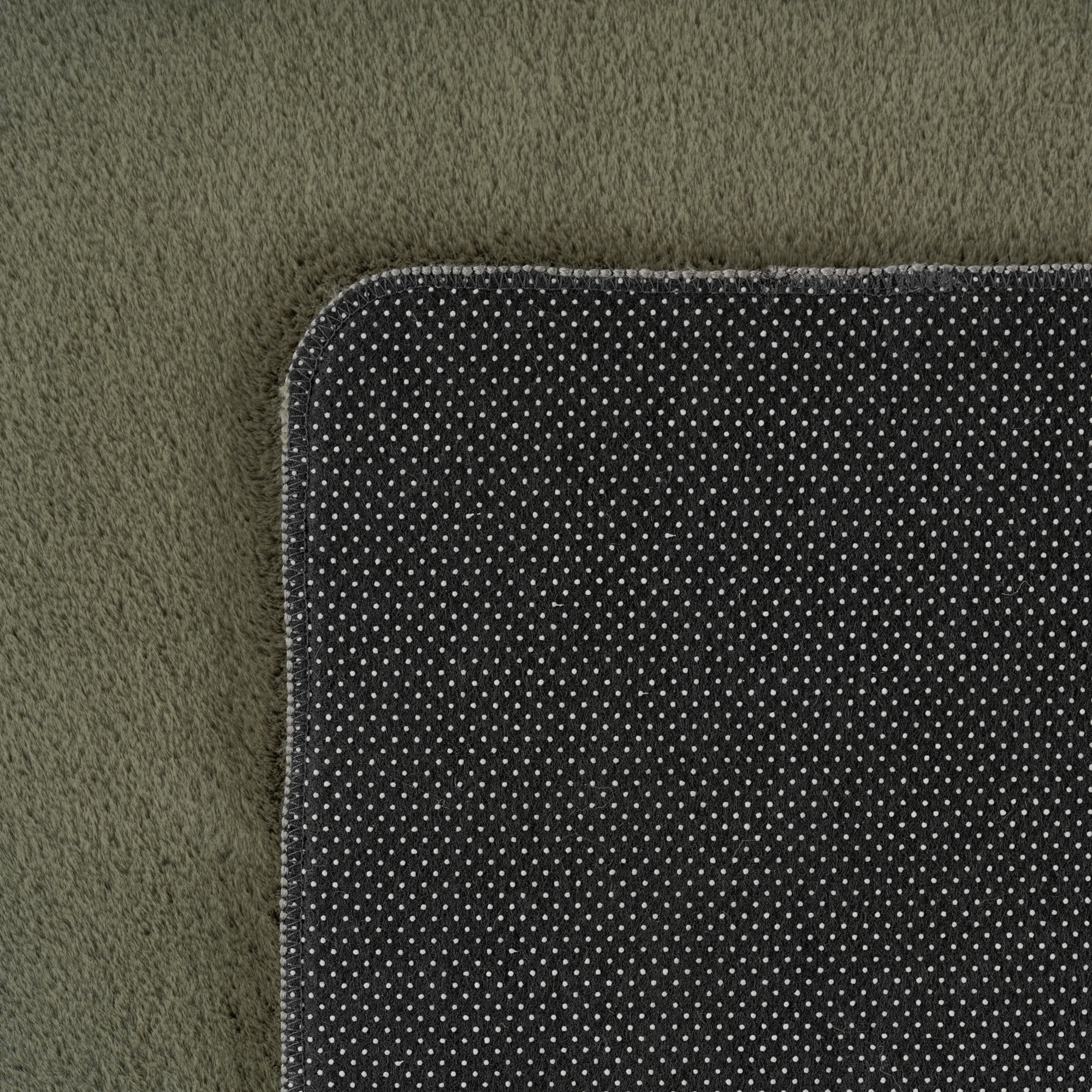 ALBA - Tapis doux vert à poils courts