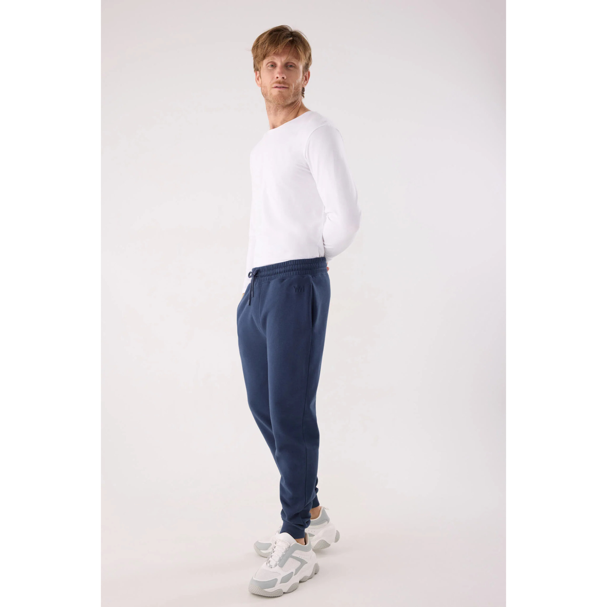 Pantalón deportivo hombre jogger con cintura ajustable azul marino