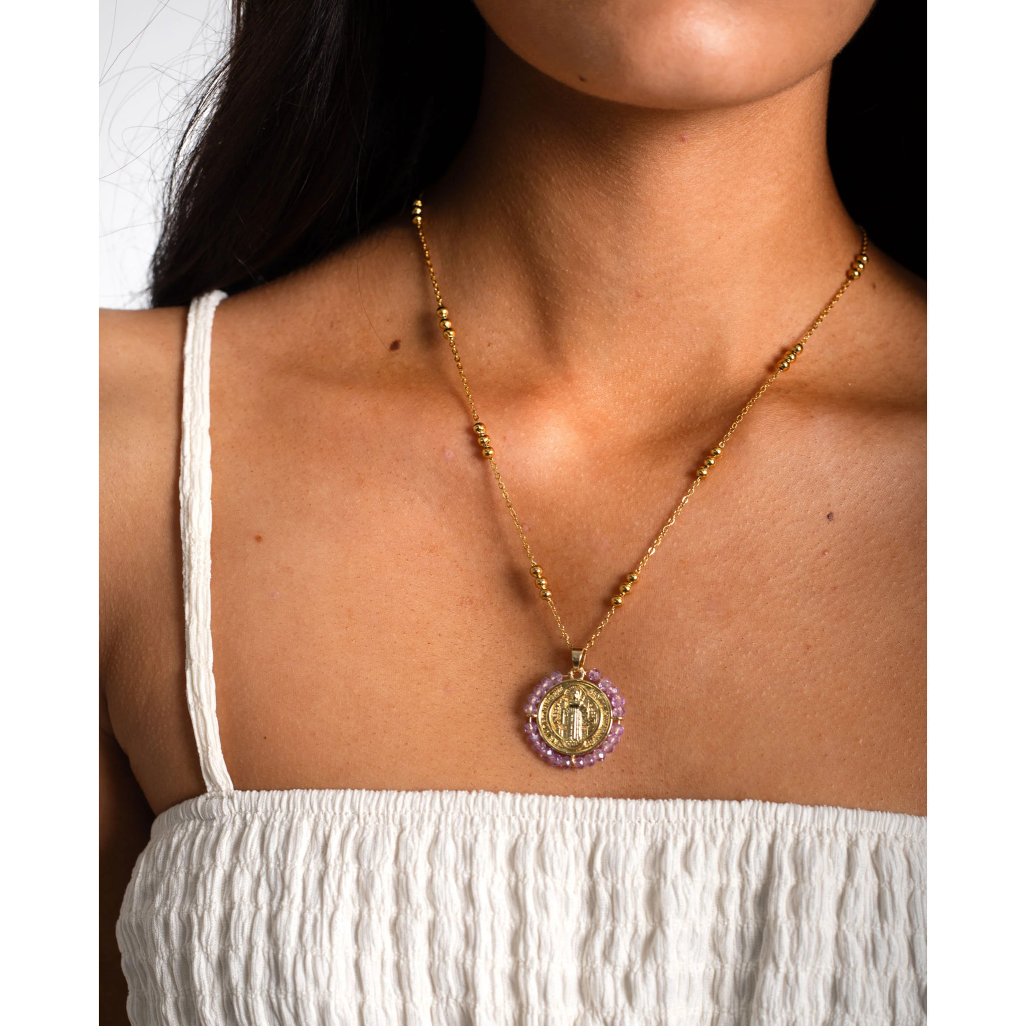 Collar dorado de mujer