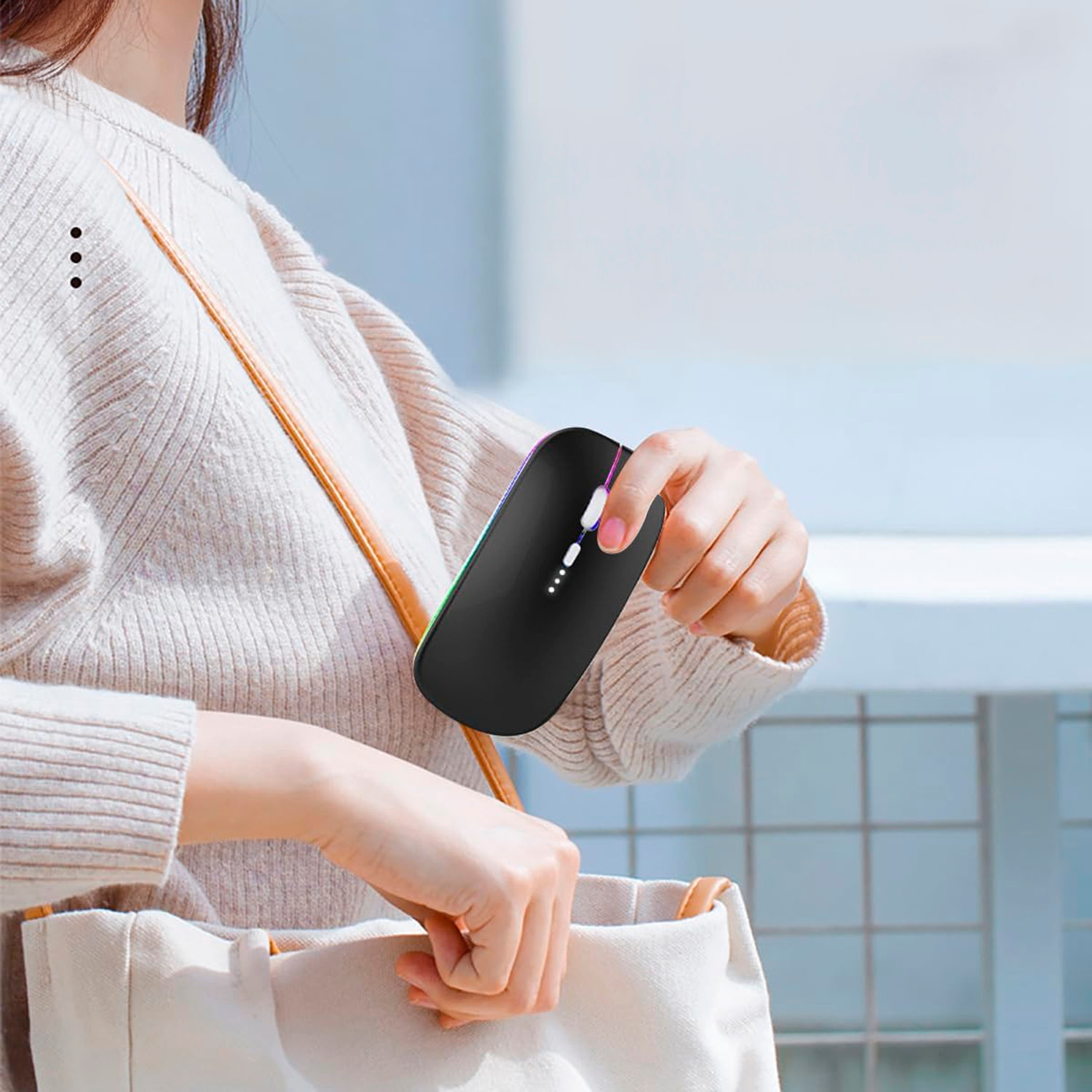 Ratón inalámbrico recargable con conexión Bluetooth y 2.4G, diseño delgado y cómodo con DPI ajustable.