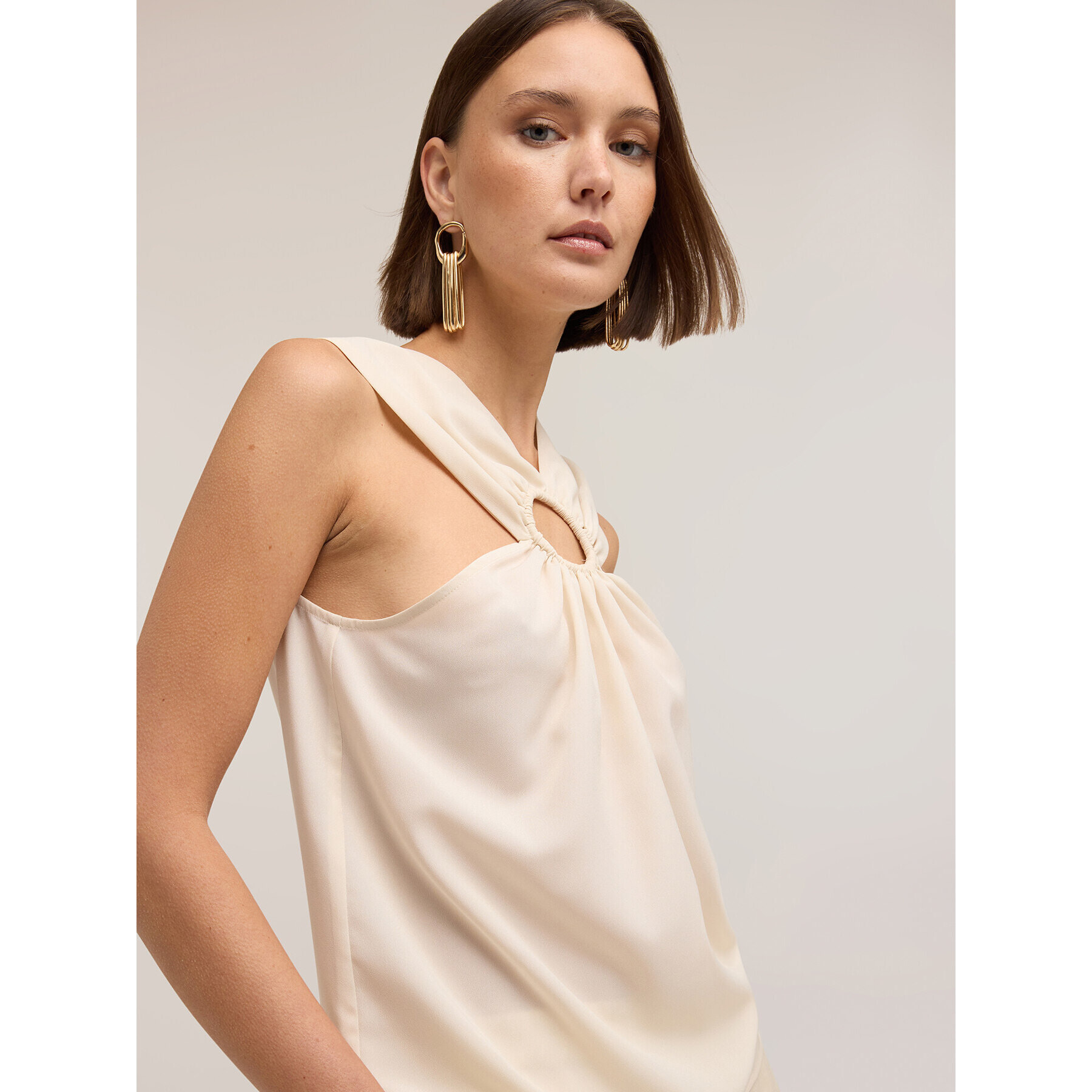 Motivi - Top in crêpe de chine con anello - Bianco