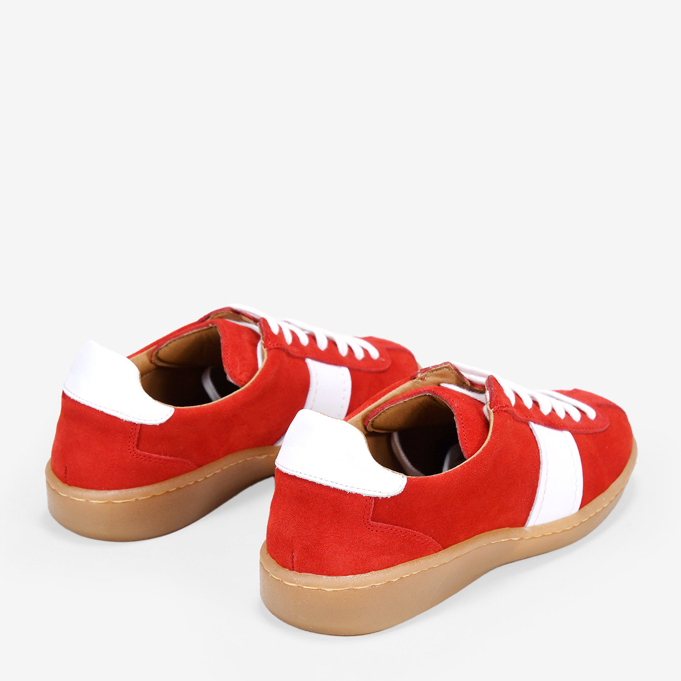 Zapatillas rojas en piel con suela caramelo