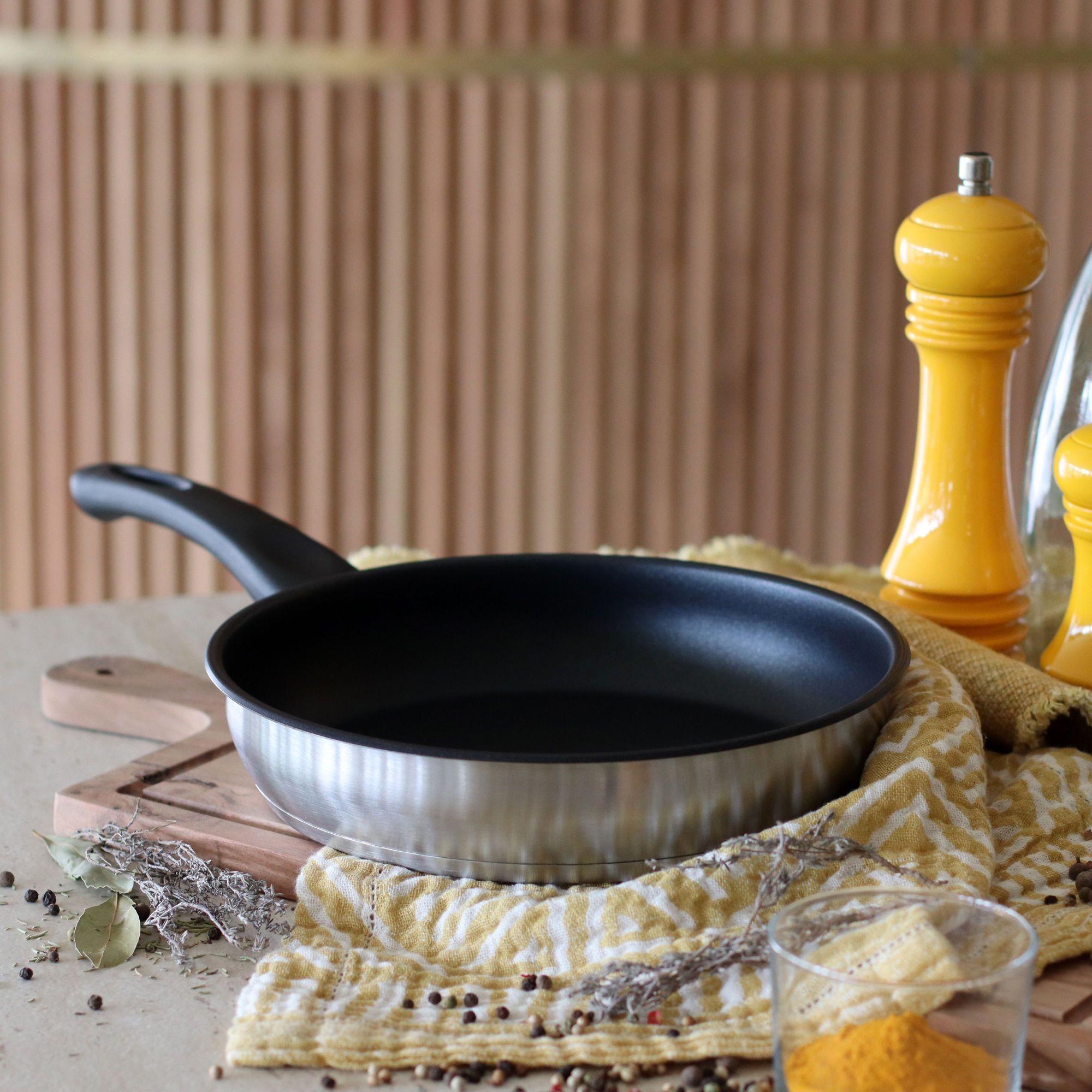 Poêle antiadhésive en acier inoxydable 24cm - tous feux FIRST