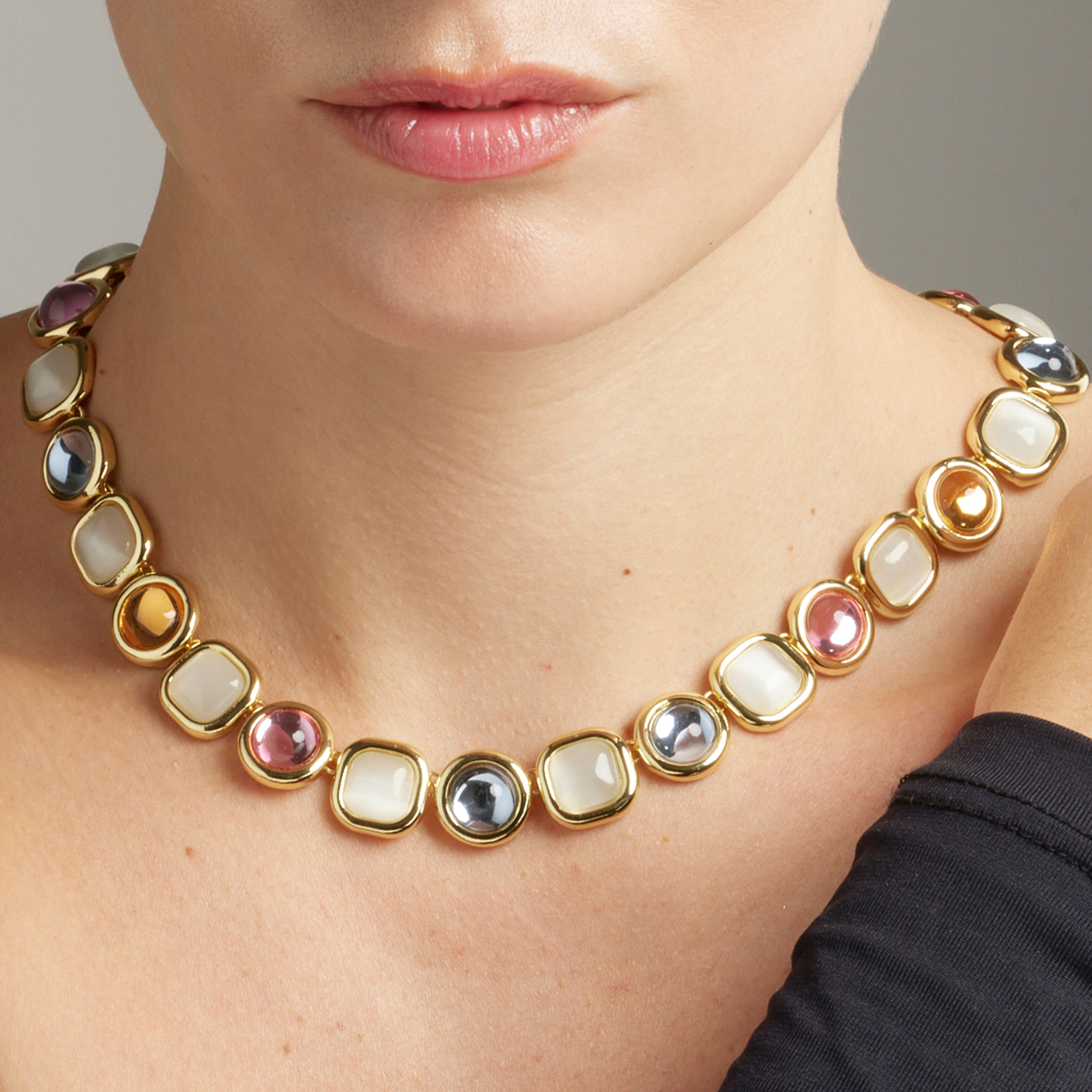 Collar de Cristal Multicolor acabado en oro amarillo de 18K