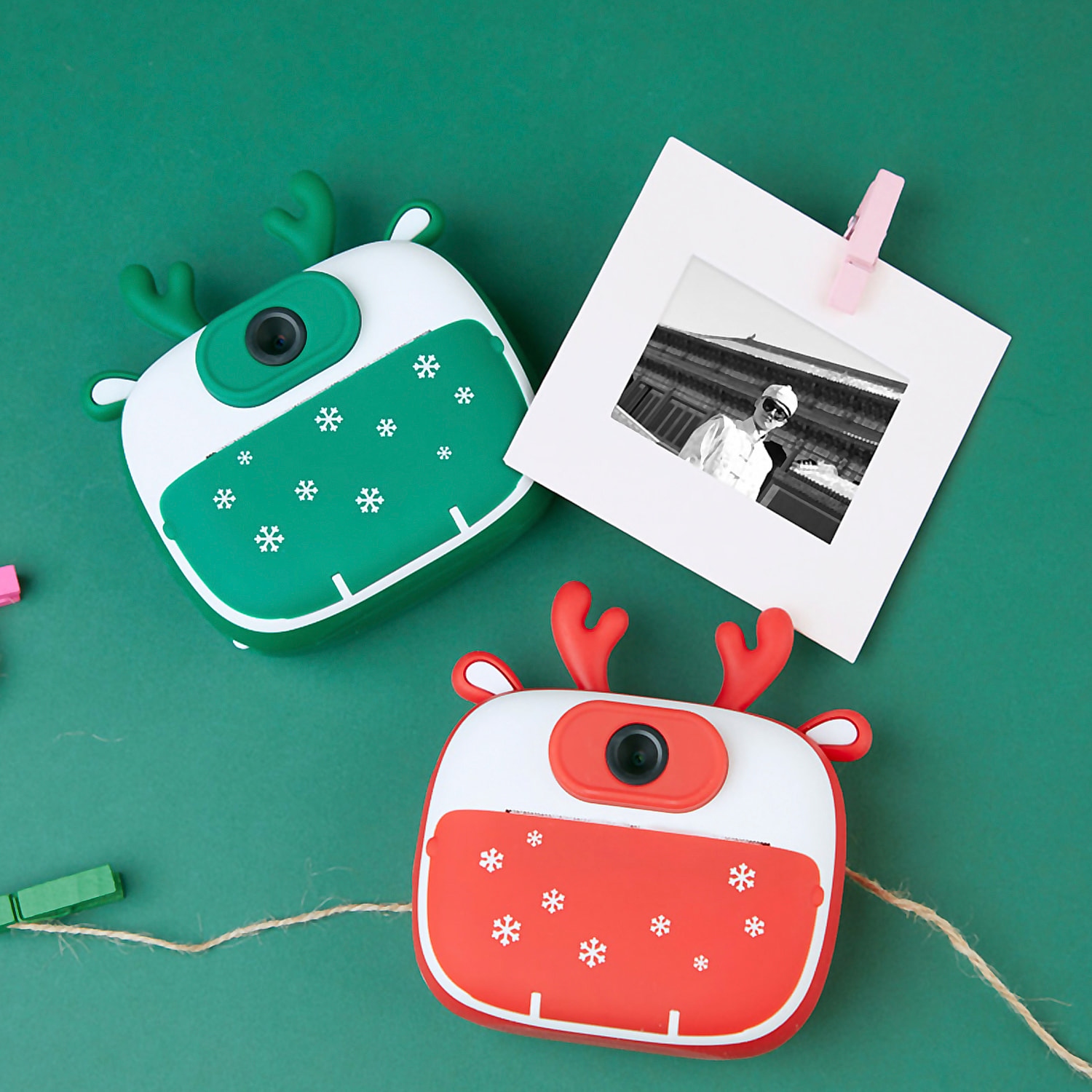 Fotocamera digitale D13, edizione XMAS, foto da 26mpx e video HD per bambini. Schermo da 2 pollici. Stampa istantanea delle tue foto preferite.