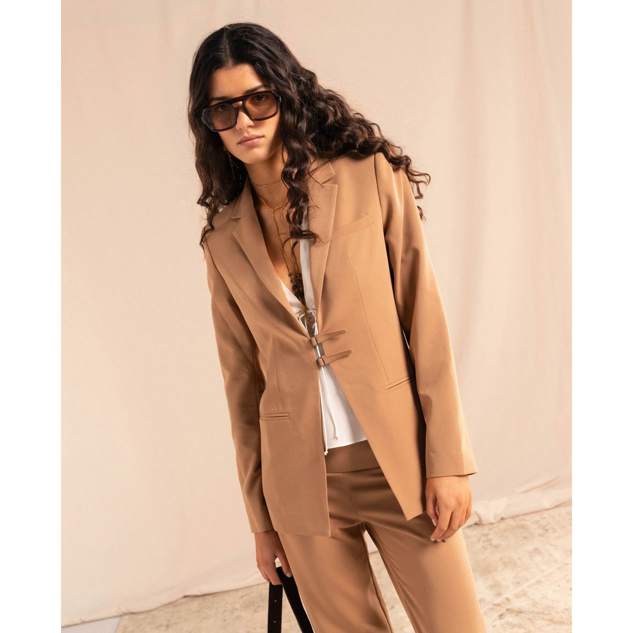 Blazer de traje con cierre de hebillas de mujer