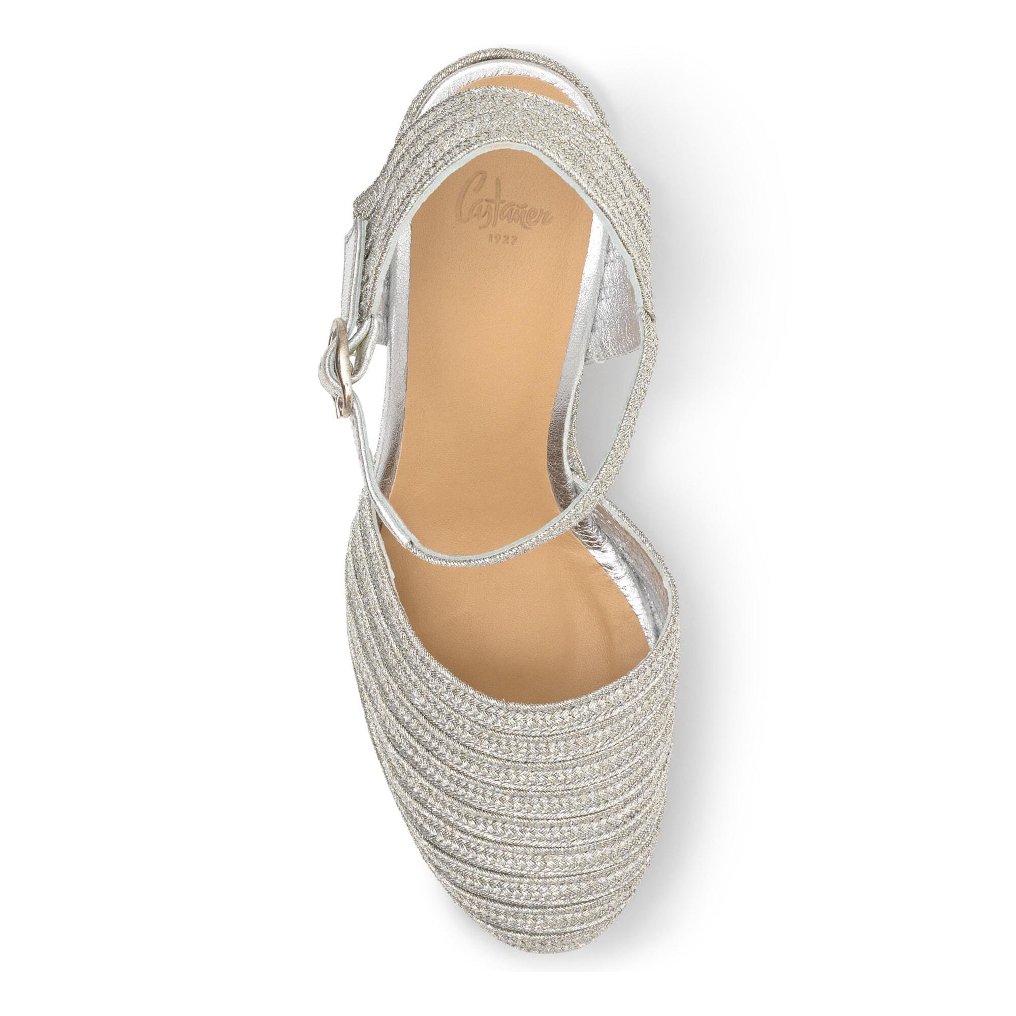 Alpargata de cuña Carolyn trenzada en acabado metalizado con cierre de pulsera