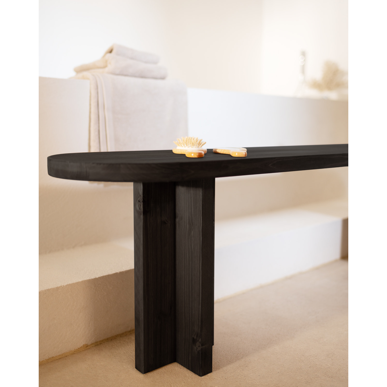 Banco de madera maciza en tono negro de varias medidas