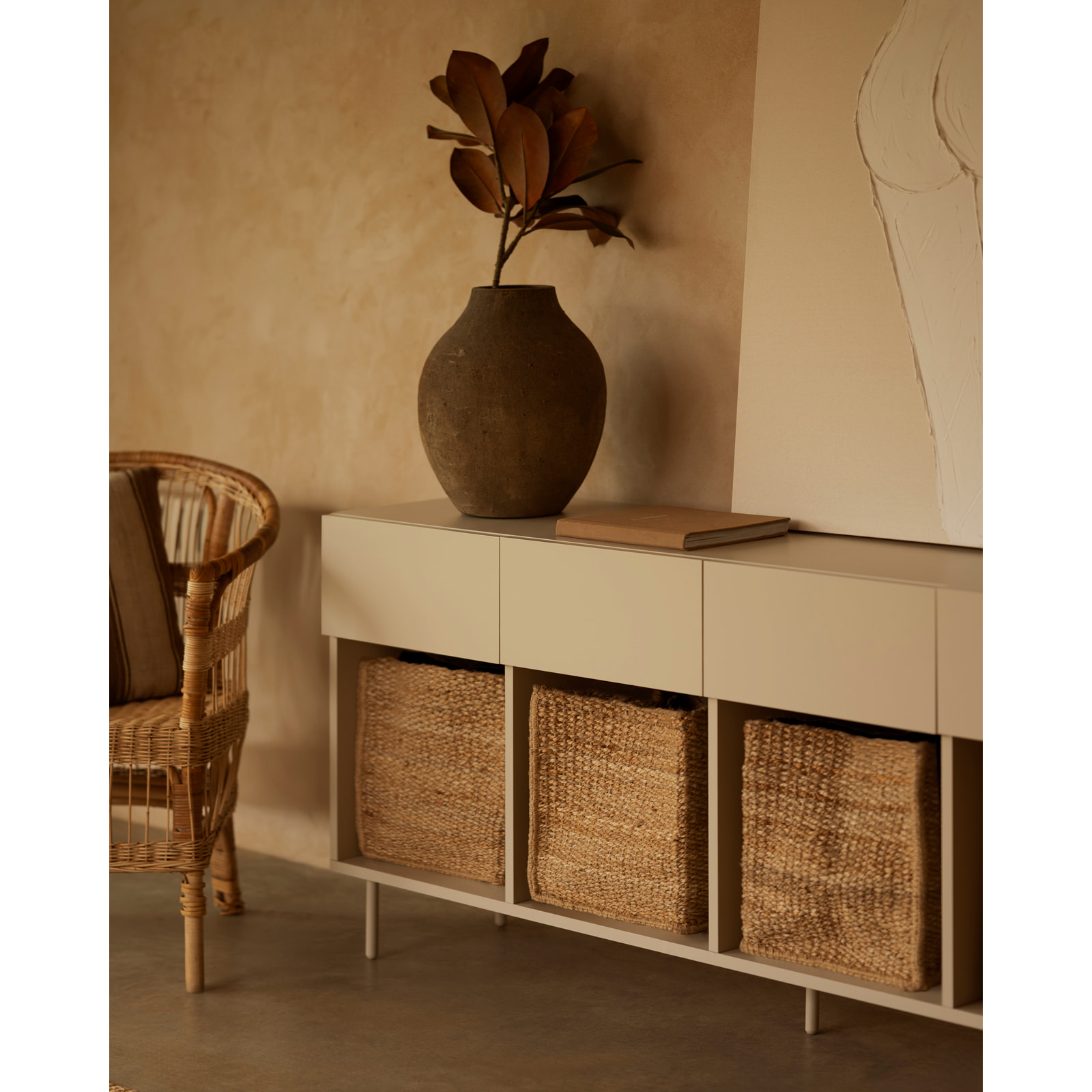 Buffet avec 4 tiroirs laqué en teinte sable de 176x40cm Hauteur: 75 Longueur: 176 Largeur: 40