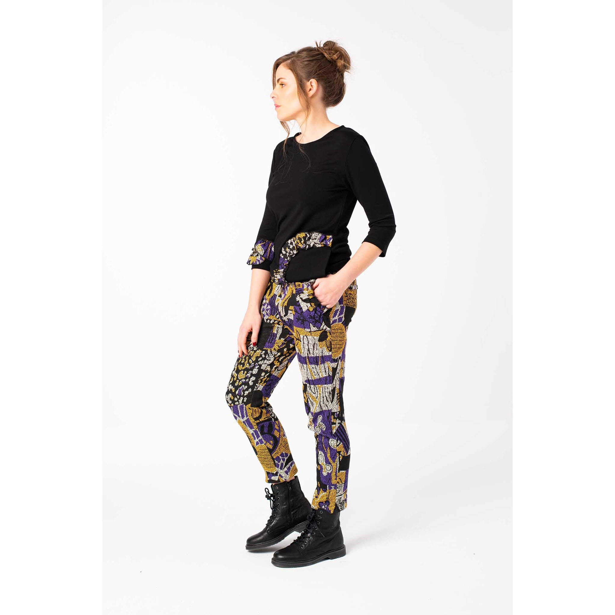 Mamatayoe Colorito. Pantalón Largo Estampado para Mujer de Color Negro, Morado y Amarillo para Otoño Invierno. Pantalón de Vestir Recto con Cintura Elástica y Bolsillos Laterales.