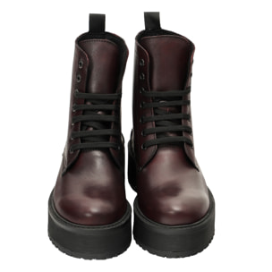 Anfibi in vera pelle con stringhe