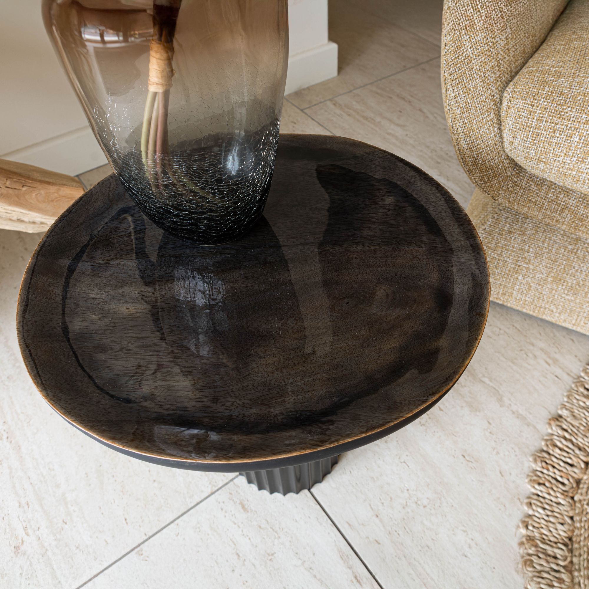 Table d'appoint en bois de manguier et pied en métal noir SÖREN