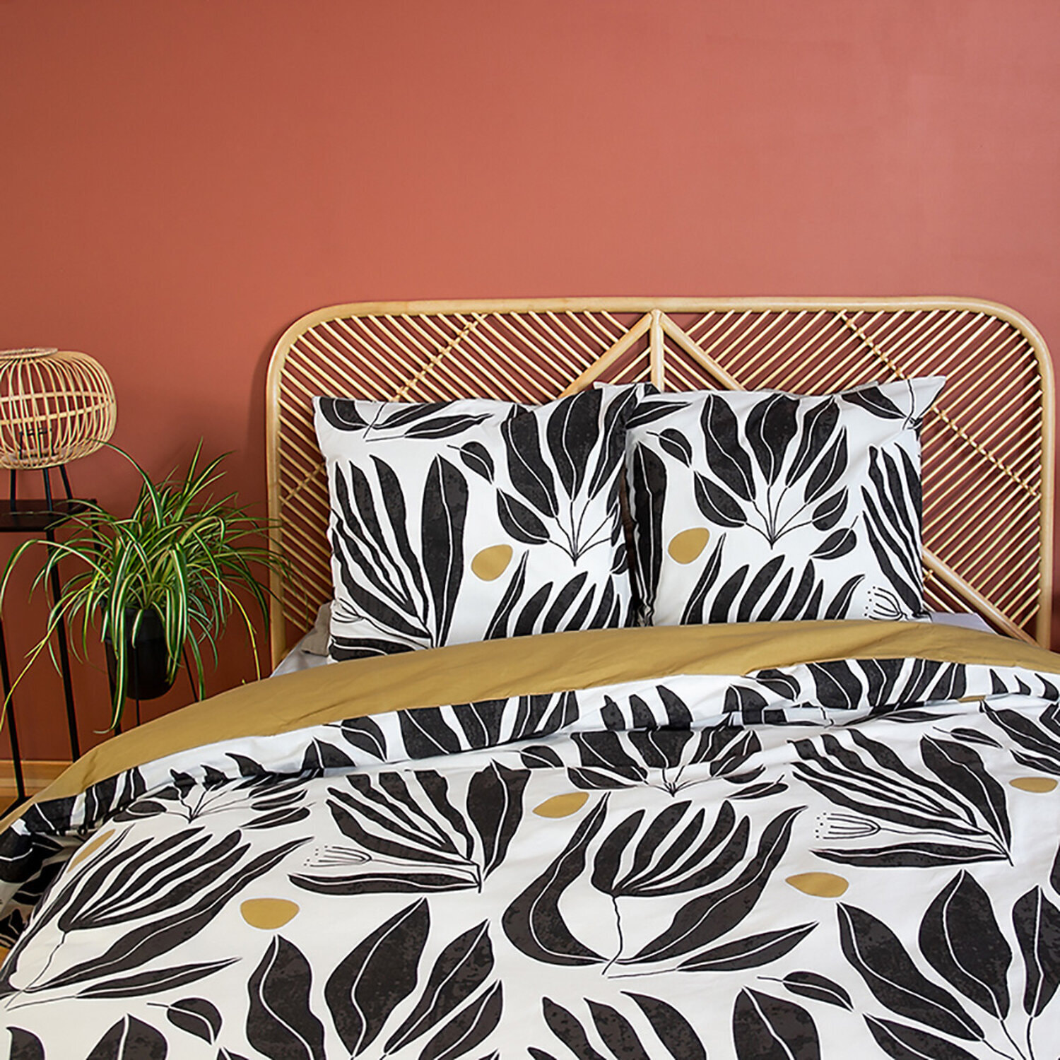 Parure de lit. 100% coton motif feuillage - blanc et jaune moutarde
